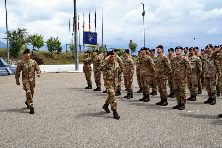 I soldati dell’8° Reggimento “Pasubio” di Persano celebrano il 2 giugno e la Medal Parade in Kosovo