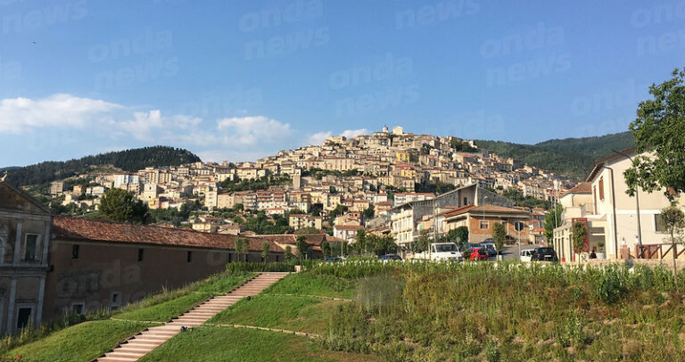 Padula: dal 6 luglio al via il servizio navetta turistico per visitare la Certosa e il centro storico