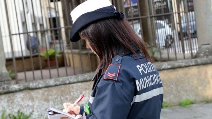 Monte San Giacomo: l’agente della Municipale Mimma Ramagnano consegna alla giustizia un ricercato