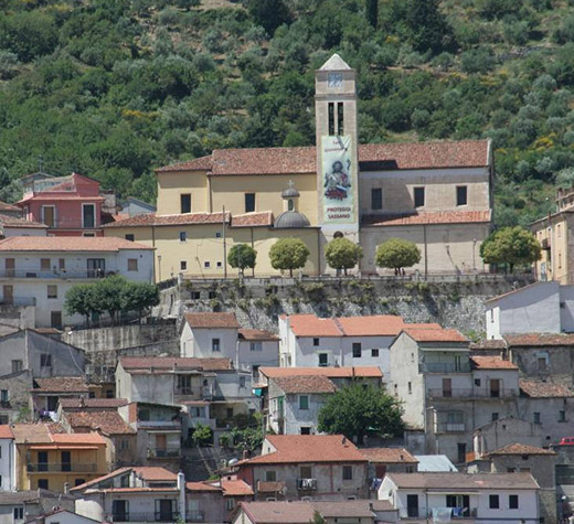 Sassano: rinviata al 4 agosto l’inaugurazione della Piazzetta “Radio Libere 1976”