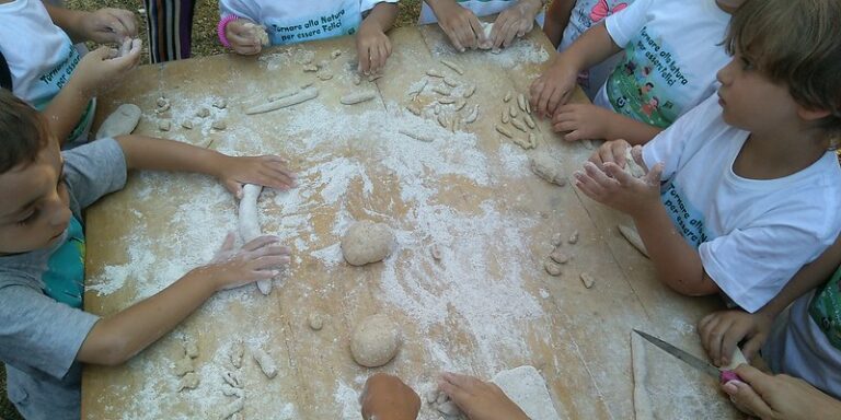 Rispetto per l’ambiente e mangiar sano. A Tortorella bambini a lezione con Forestali e nutrizionista