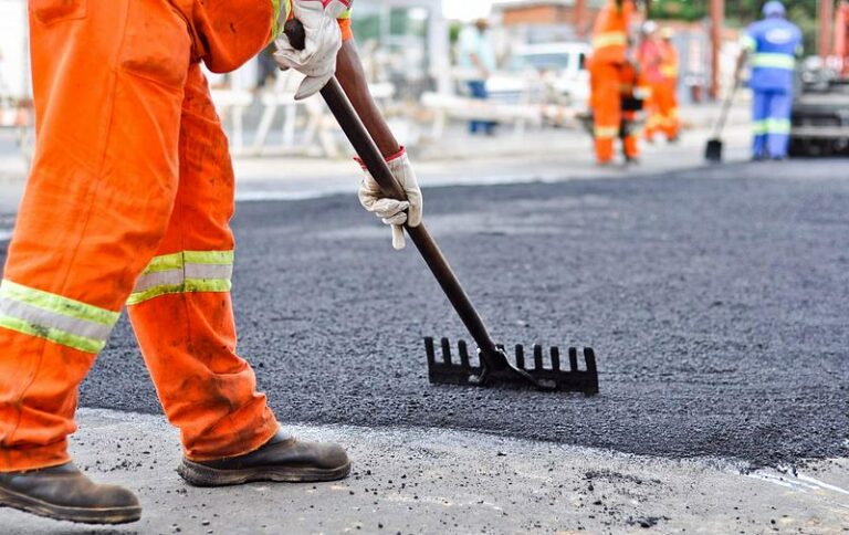 Decoro,pulizia e sicurezza. Imponente intervento di manutenzione ad Eboli su strade,piazze ed aree verdi