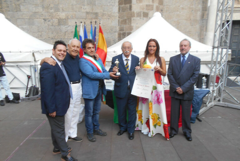 Il poeta di Padula Mario Senatore premiato a Napoli, Perito e Laureana Cilento