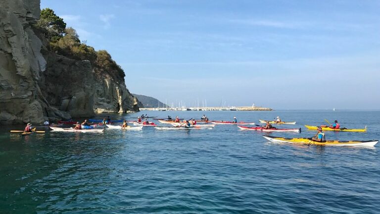 Il 21 e 22 settembre raduno nazionale di canoa e kayak nel mare blu del Cilento