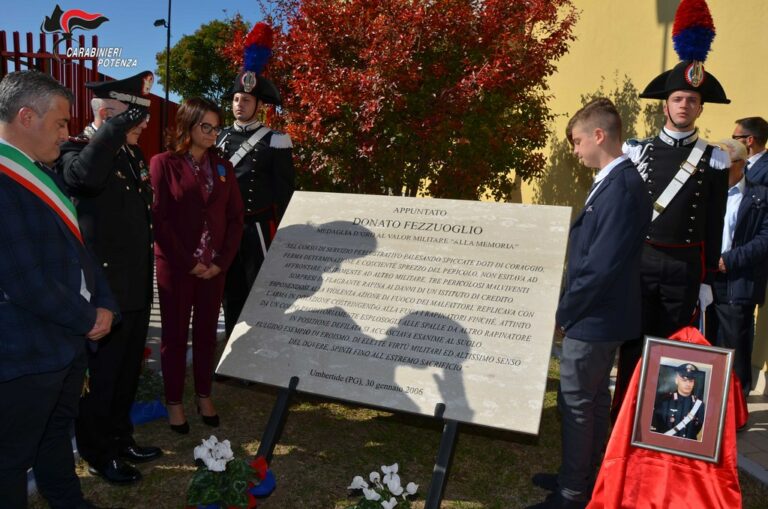 Intitolata la Stazione dei Carabinieri di Bella a Donato Fezzuoglio,Appuntato morto in servizio nel 2006