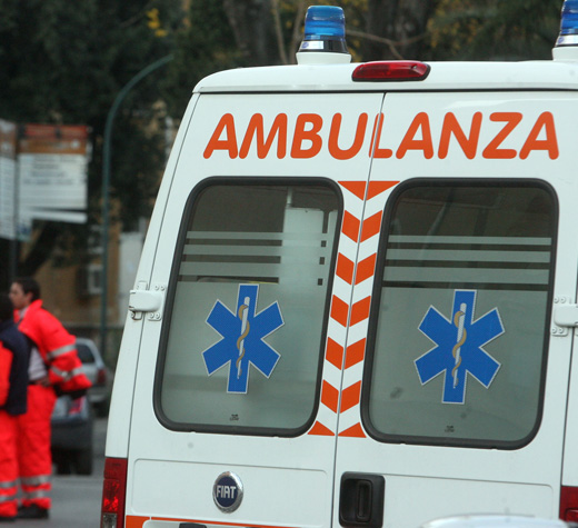 Investito mentre scende dal pullman a Sant’Arsenio. Ferito un giovane studente del posto