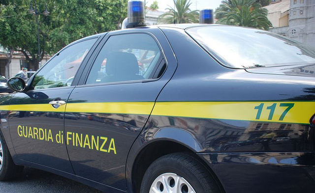 Sequestrato noto negozio di elettrodomestici a Salerno. Clienti truffati per 27mila euro