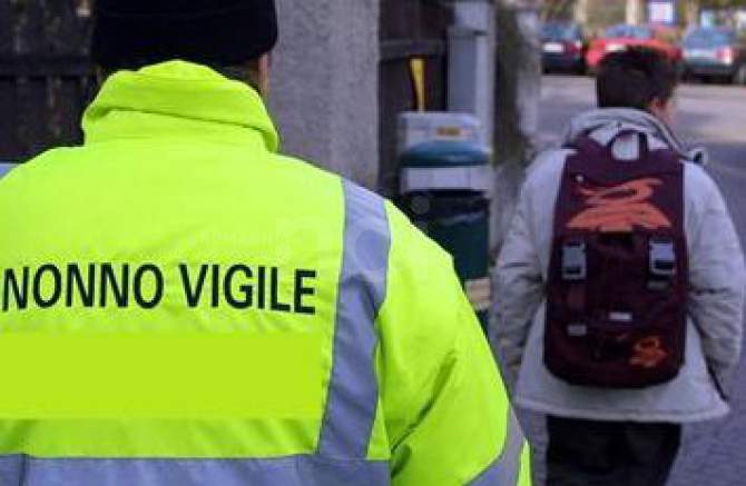 “Nonno Vigile” cercasi a Polla. Il Comune ha istituito il Servizio di Vigilanza davanti alle scuole