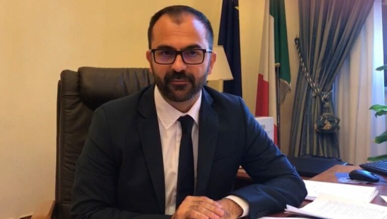 Maturità 2020. Il Ministro Fioramonti:”Niente più buste all’orale e torna la traccia di storia”