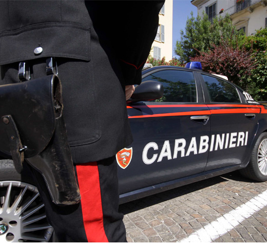 Viaggia in auto con due coltelli a serramanico vietati. Denunciato 49enne a Lagonegro