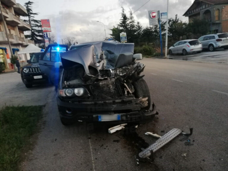 Sala Consilina: violento scontro tra un’auto e un furgone sulla Statale 19