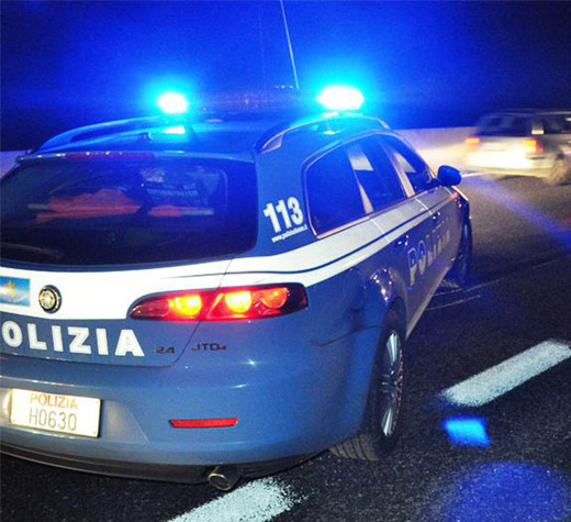 Minaccia di lanciarsi da un viadotto sul raccordo Sicignano-Potenza. Uomo salvato dalla Polizia Stradale