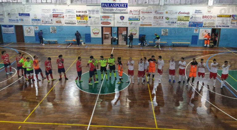 Calcio a 5. Show per lo Sporting Sala Consilina, travolto sotto una valanga di 14 reti il Casagiove