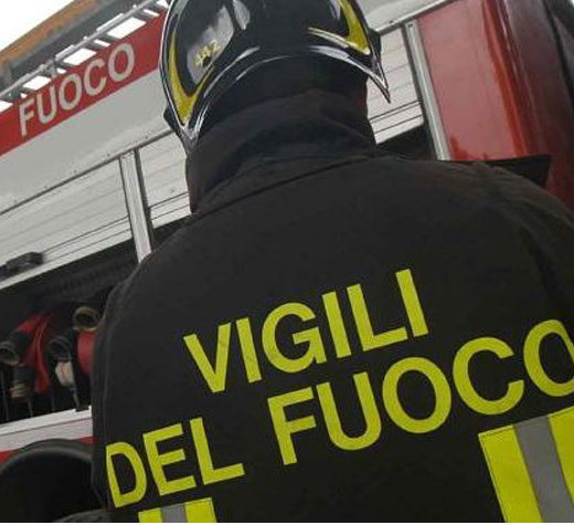 Incendio in un’abitazione a Trentinara. Perde la vita un’anziana, gravemente ferito il marito