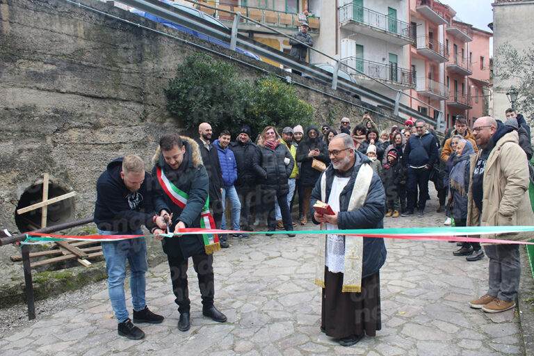 3 - TAGLIO DEL NASTRO PIAZZETTA GROTTA DI CESARE