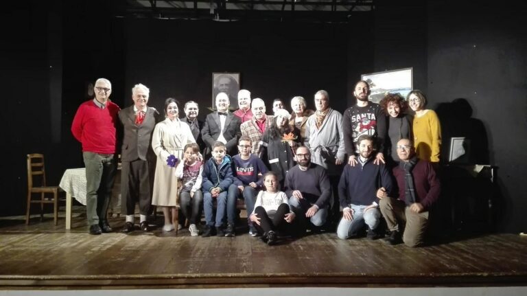 Sant’Arsenio: grande successo per la commedia teatrale di Armando Curcio “I casi sono due”