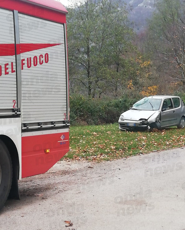 Auto si ribalta sulla S.P. 125 tra Polla e Petina. Ferita una donna di Sicignano