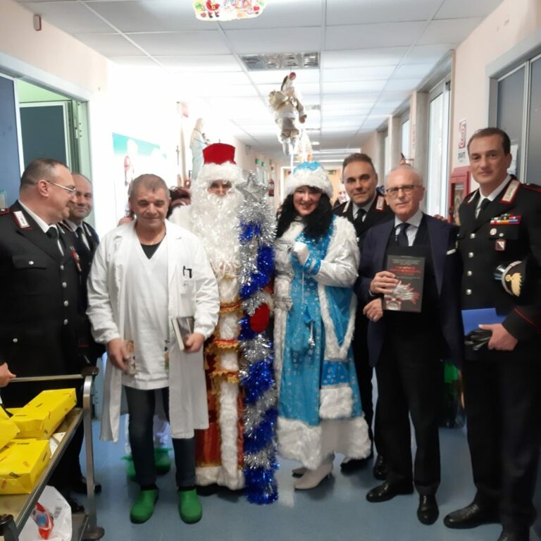 Salerno: i Carabinieri del Comando Provinciale portano doni ai bimbi della Pediatria del “Ruggi”