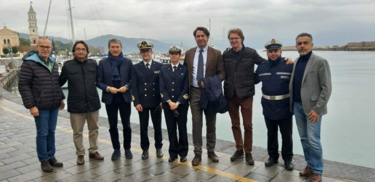 Attesa riapertura dell’Ufficio Capitaneria a Scario.La visita del Capitano di Vascello Daniele Di Guardo