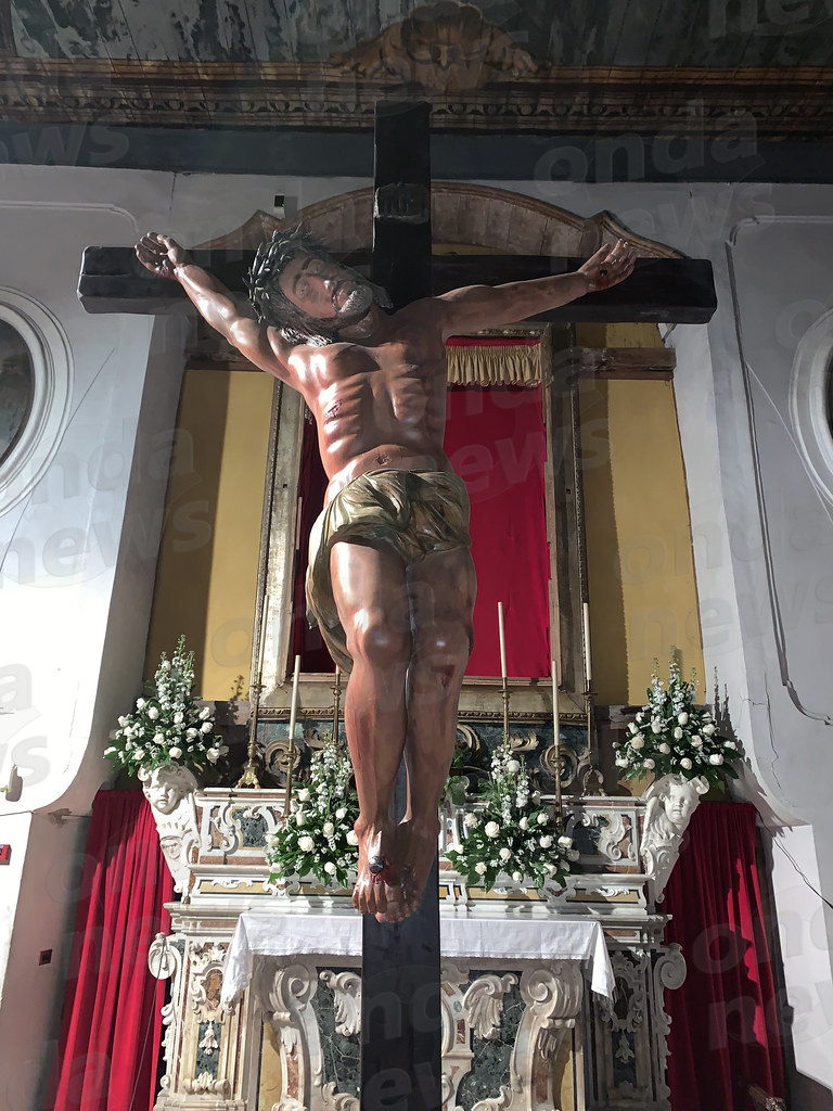 Benedetto a Vietri di Potenza il “Cristo radice della Terra”, opera dello scultore Toni Contatore