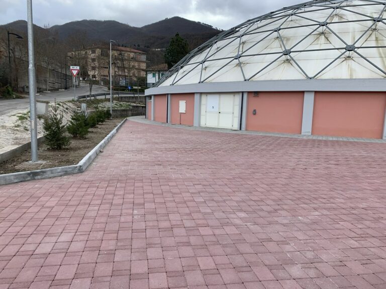 A Vietri di Potenza completati i lavori nell’area antistante il Palazzetto dello Sport