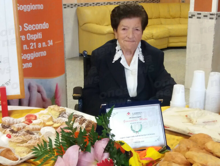 Brienza: festa nella casa riposo per i 100 anni di nonna Giovannina Mattù di Marsico Nuovo