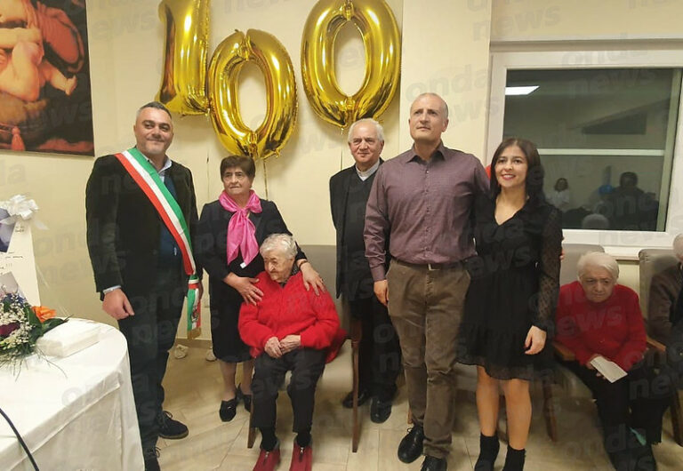 Buonabitacolo in festa per i 100 anni di nonna Rosina Lapenta