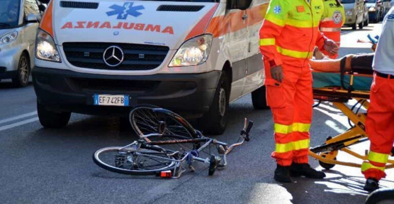 incidente bicicletta ambulanza generica fb