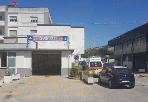 pronto soccorso ospedale polla con carabinieri-480x330-1