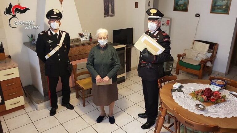 Emergenza Coronavirus. I Carabinieri di Latronico consegnano la pensione ad una 91enne del posto