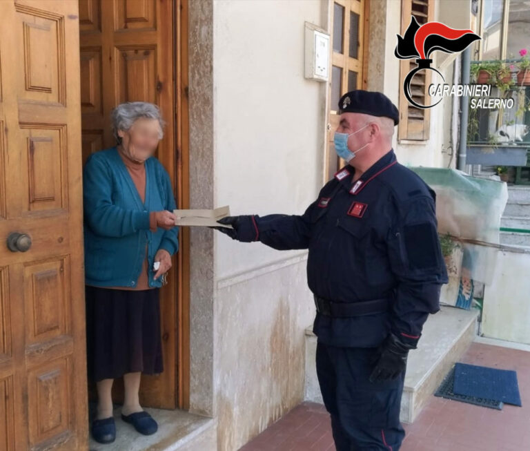 Accordo anti-Covid tra Poste e Arma. Carabinieri di Auletta consegnano a domicilio la pensione ad un’anziana