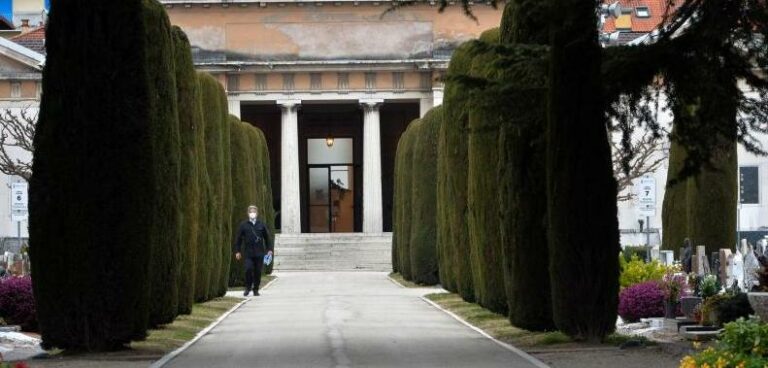 cimitero mascherina generica