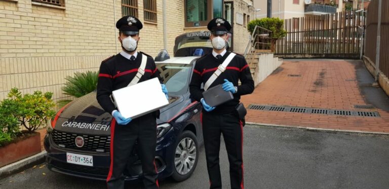 Covid-19 e didattica a distanza. Carabinieri distribuiscono tablet e pc agli studenti del Golfo di Policastro