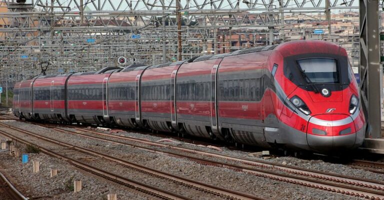 La bufala dell’esodo con i treni da Milano a Napoli. Ferrovie Italiane precisa:”Allarmismo ingiustificato”