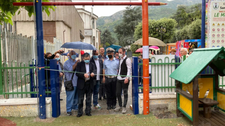 Sant’Arsenio: riconsegnato alla comunità il parco giochi “Le Matite” riqualificato