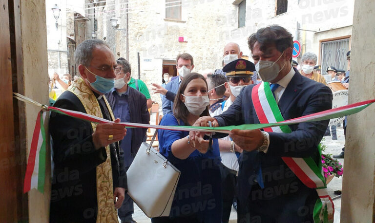 Taglio del nastro per la Cappella Santa Rosalia a Bosco. Palazzo:”Restituiamo pezzo di storia alla comunità”