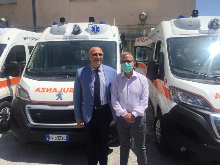 La Direzione Generale dell’AOR “San Carlo” dota l’ospedale di Lagonegro di due nuove ambulanze