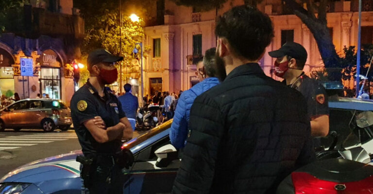 Controlli alla movida a Salerno. Sanzioni per 7 attività, in 2 locali addetti senza mascherine