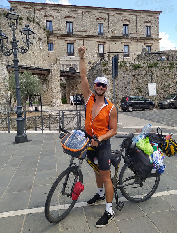 Da Milano e Bologna in bici fino al Vallo di Diano. L’impresa di Leonardo Di Lernia ed Eloise Guerra