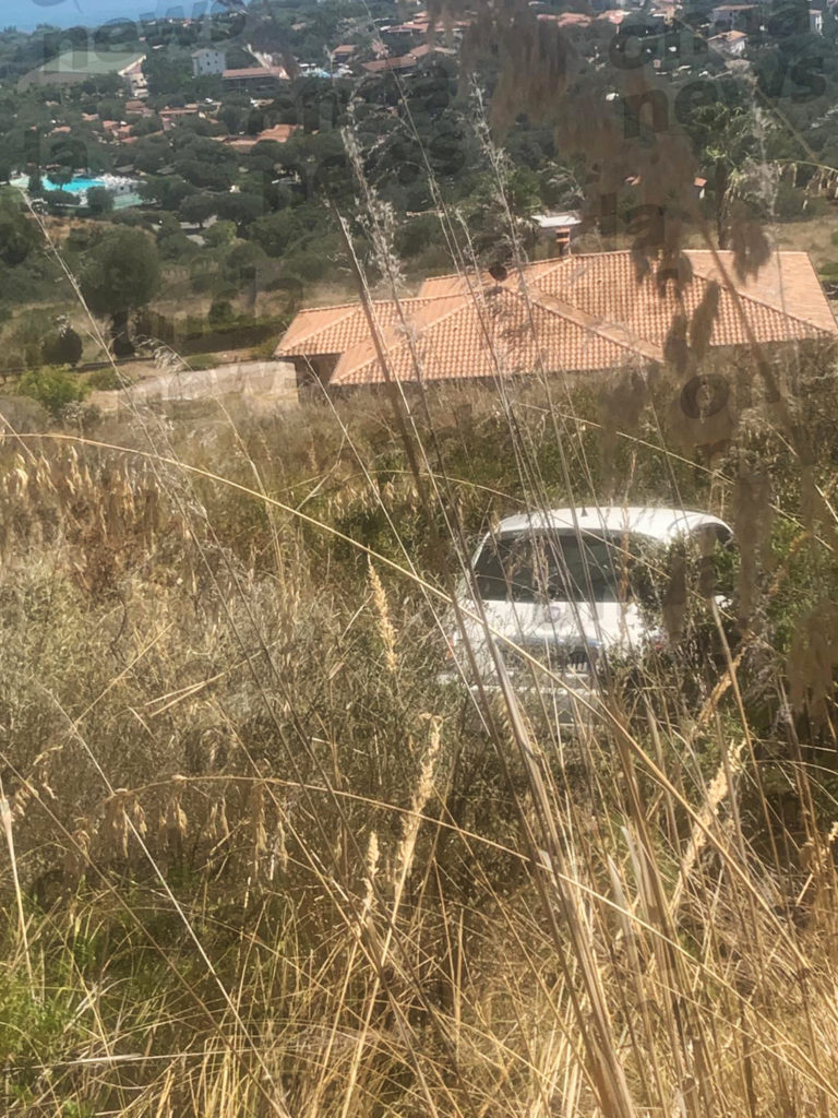 Camerota: auto perde il controllo, sbanda e finisce in una scarpata