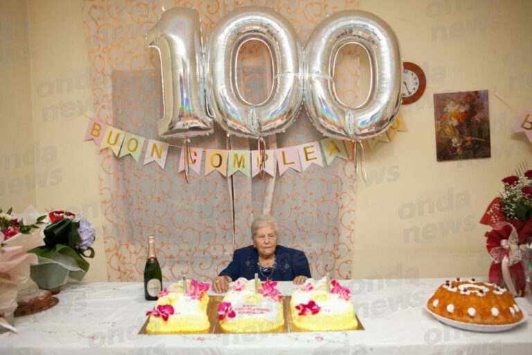 La comunità di Palomonte in festa per i 100 anni di nonna Carmela Carbone