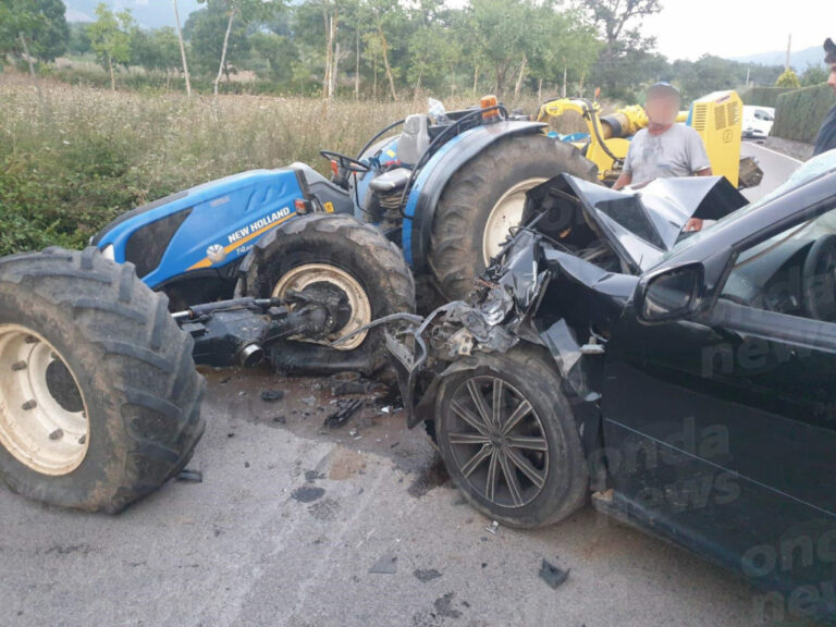 Scontro tra auto e trattore a Vietri di Potenza. Ferito 26enne del posto