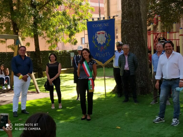 Inaugurata a Ruoti un’area giochi interamente dedicata ai bambini all’interno della Villa comunale