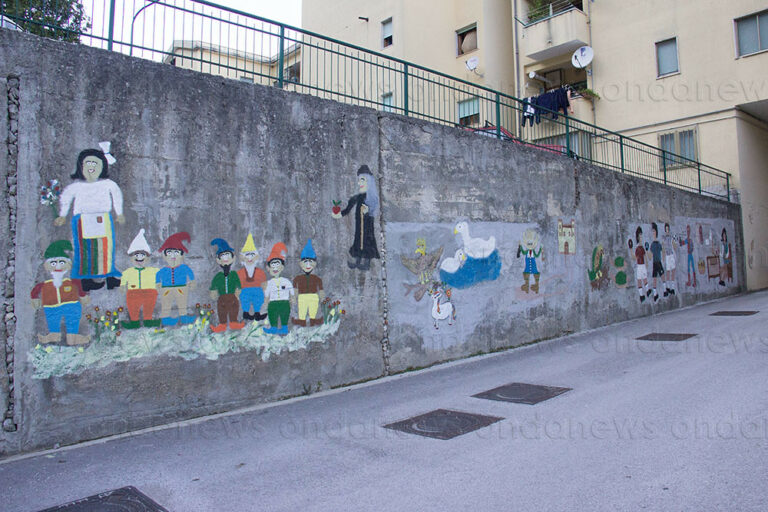 Murales da tramandare alle nuove generazioni. L’originale idea di un pensionato di San Pietro al Tanagro