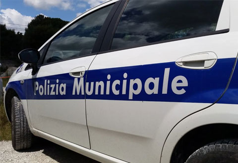 auto-polizia-municipale-ev-480-330