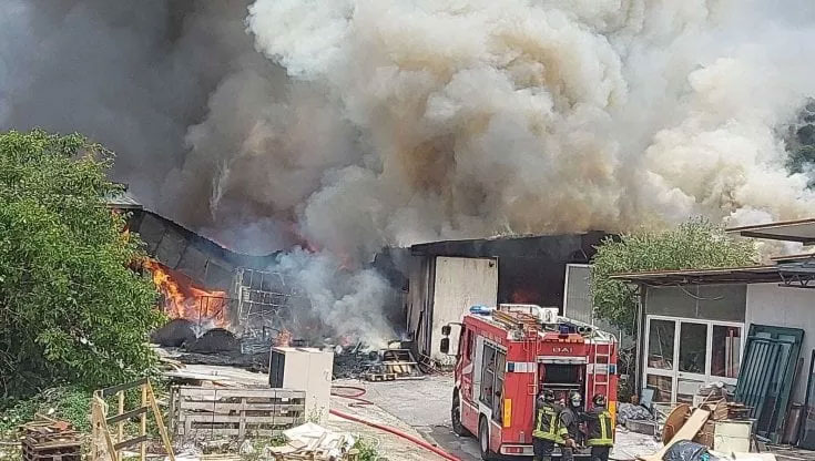 incendio-falegnameria-palinuro-27-maggio-2021