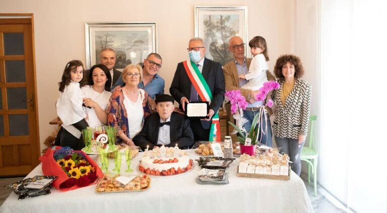 nonno carmelo 100 anni serre 12 maggio 2021 3