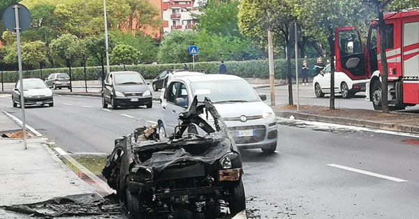 incendio-auto-battipaglia-9-giugno-2021