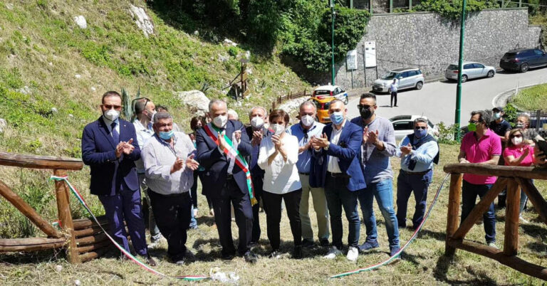 taglio-nastro-lavori-loc-grotte-polla-12-giugno-2021