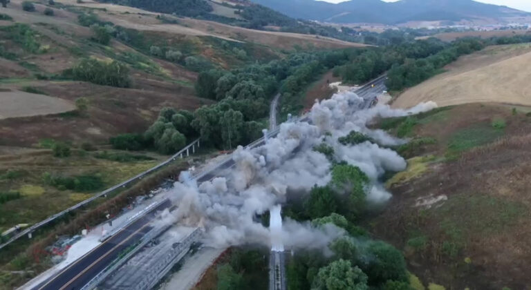 demolizione viadotto potenza sicignano